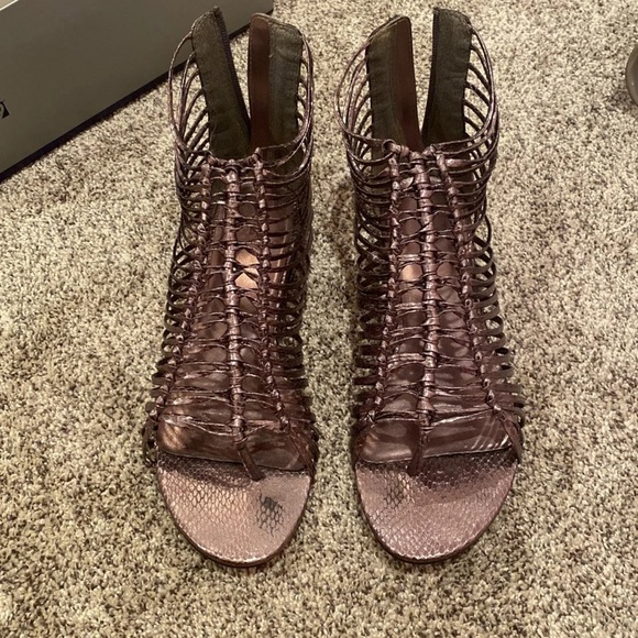 Sandals - Picture 1 of 3